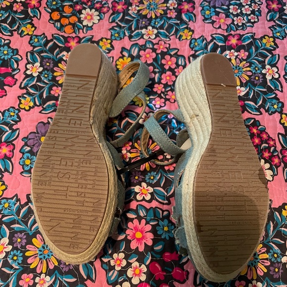 Nine West Jean Wedges - Picture 3 of 4